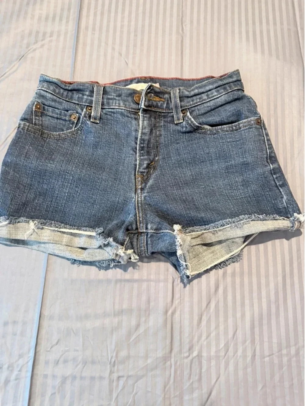 Levi’s Relaxed Fit Cutoff Denim Shorts Size 4 Short 1214